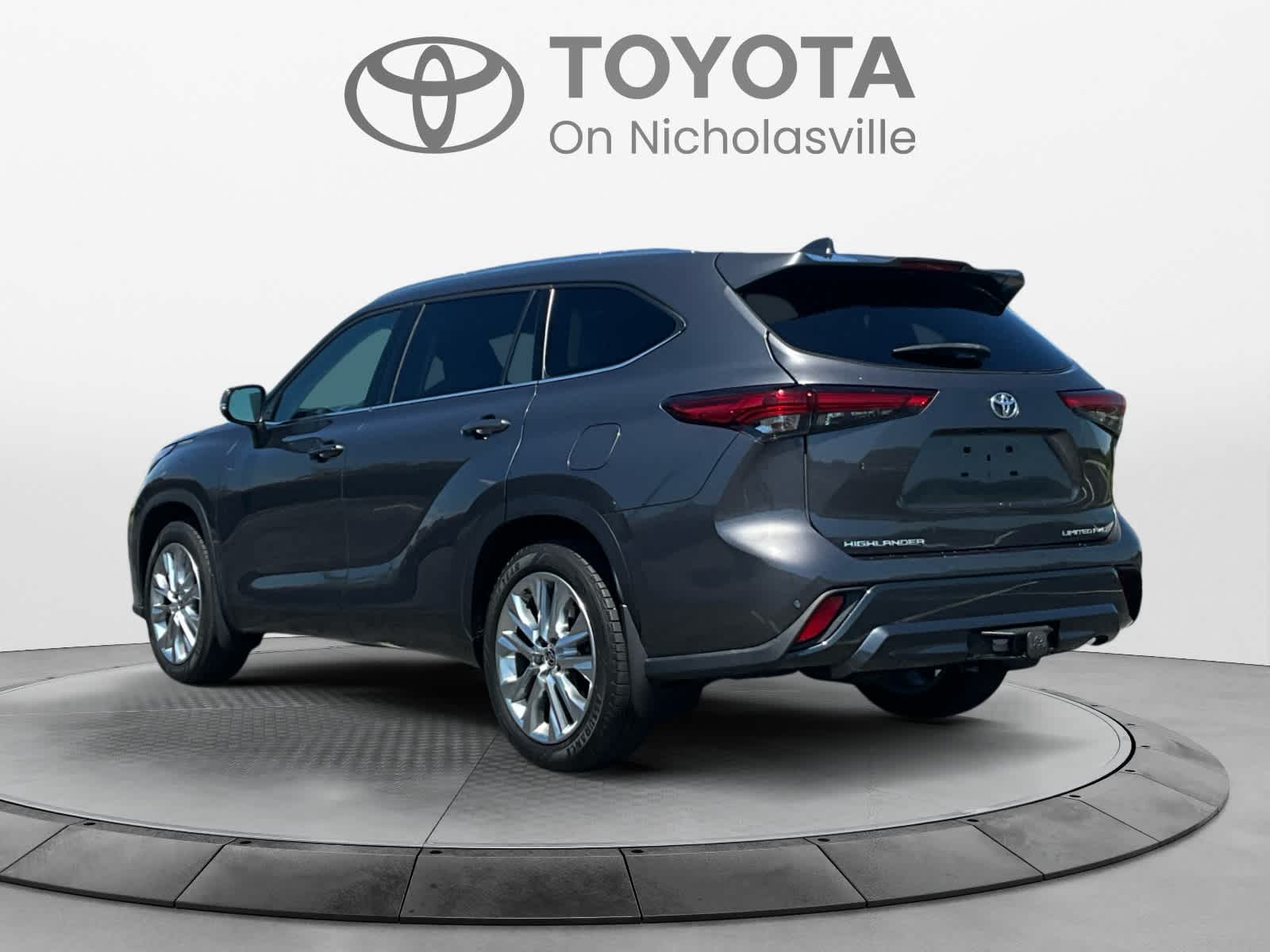 Used 2023 Toyota Highlander SUV