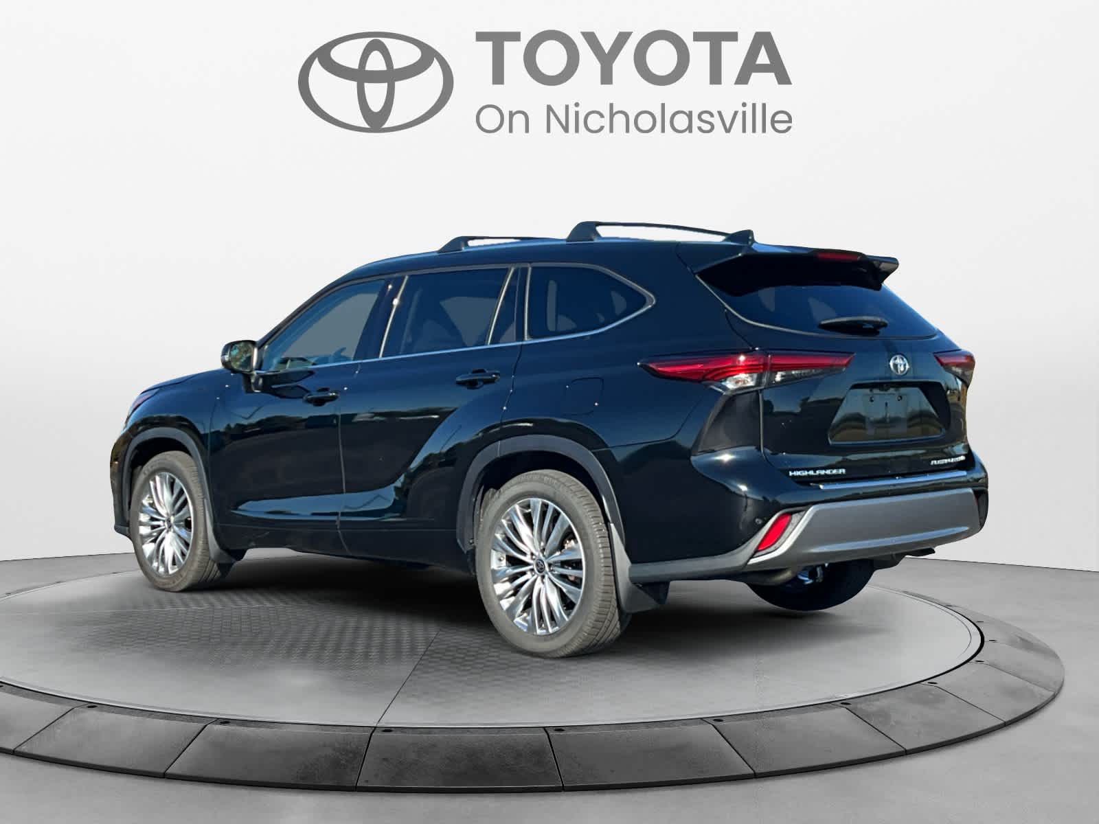 Used 2023 Toyota Highlander SUV
