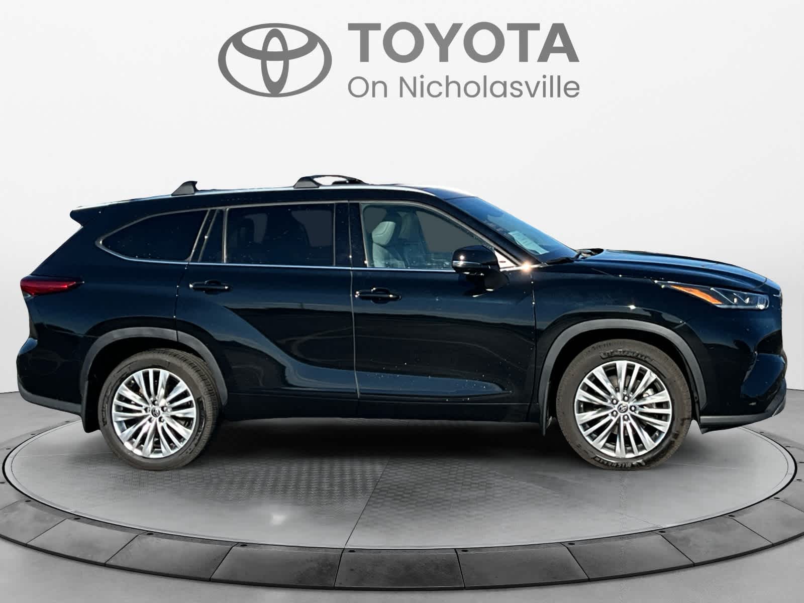 Used 2023 Toyota Highlander SUV