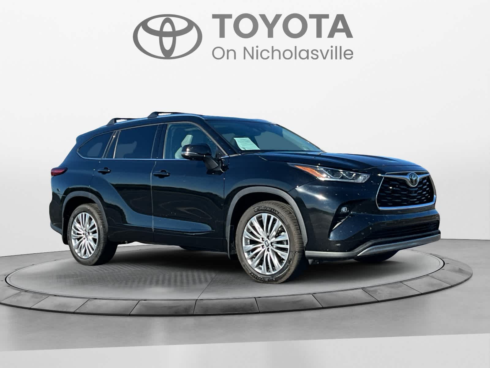 Used 2023 Toyota Highlander SUV