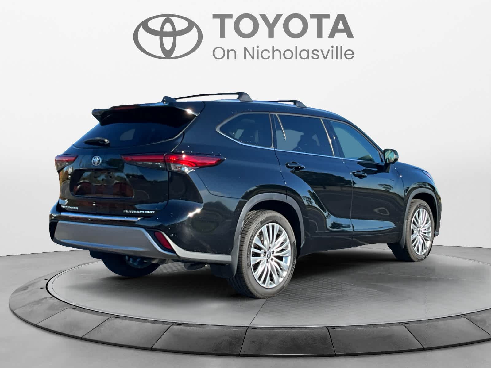 Used 2023 Toyota Highlander SUV