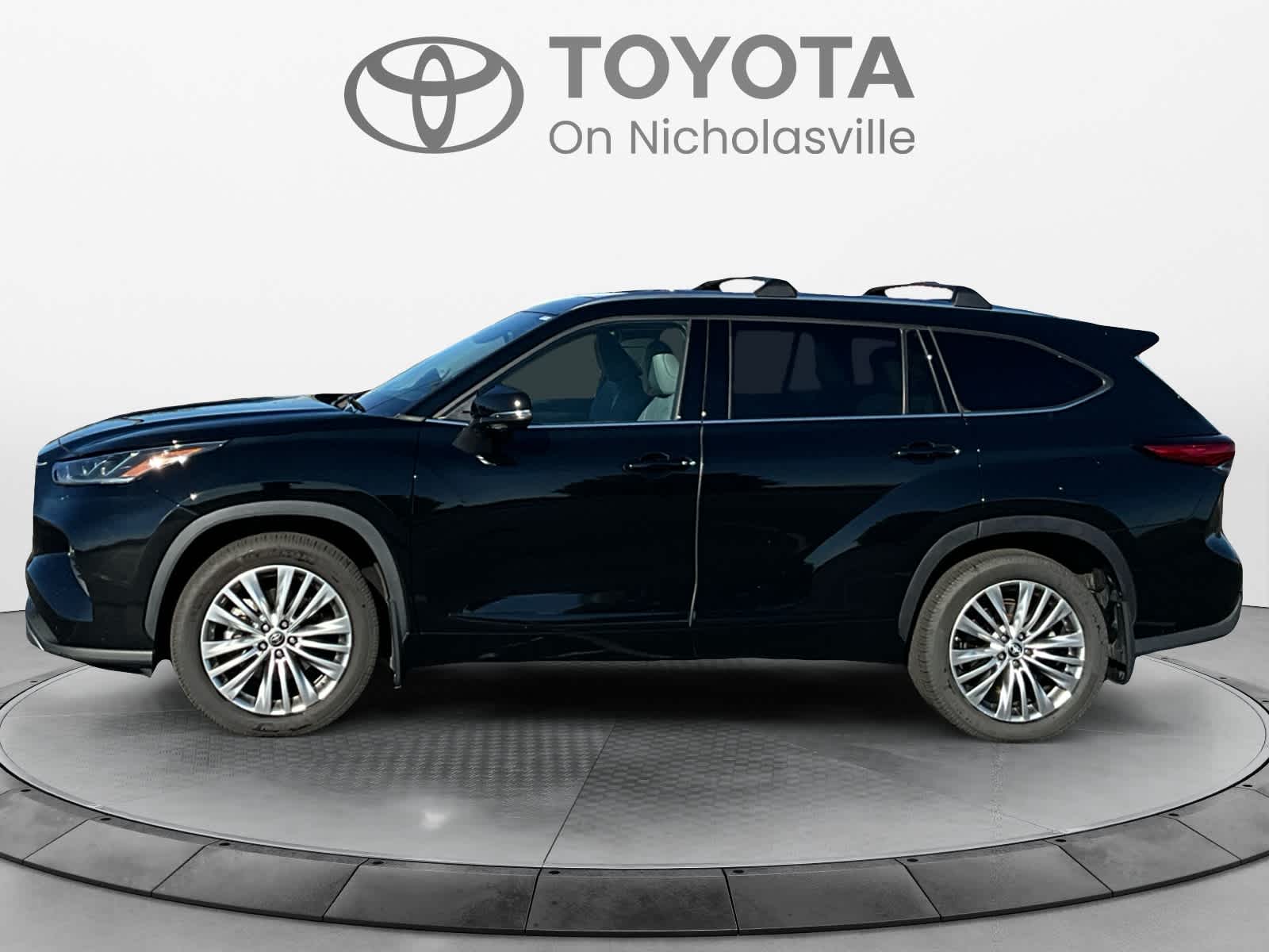 Used 2023 Toyota Highlander SUV
