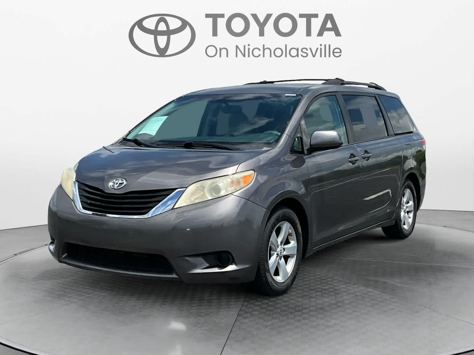2012 Toyota Sienna LE V6 7-Passenger Access Seat's photo