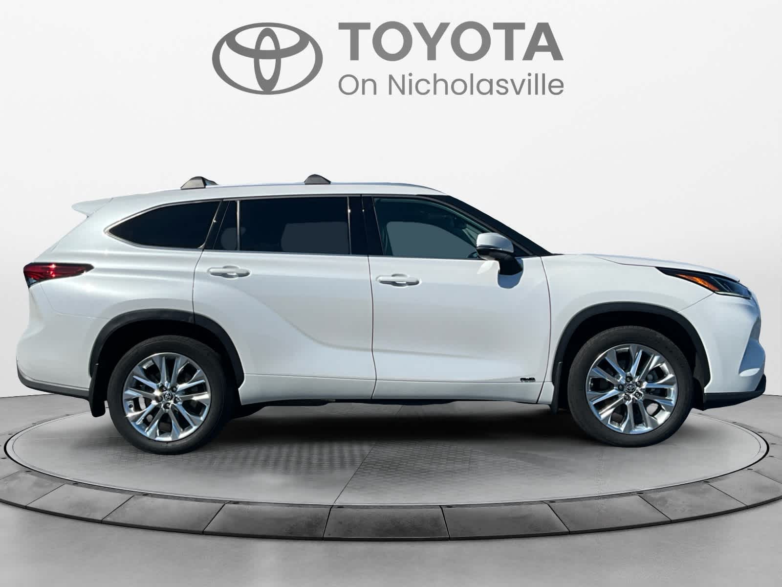 Used 2023 Toyota Highlander SUV
