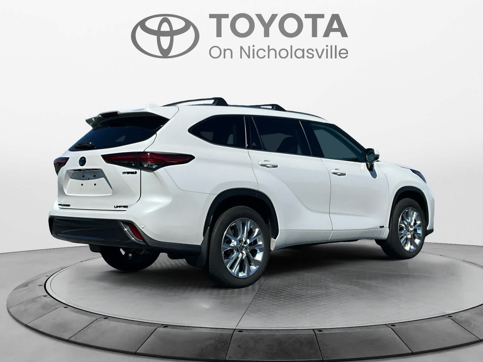 Used 2023 Toyota Highlander SUV