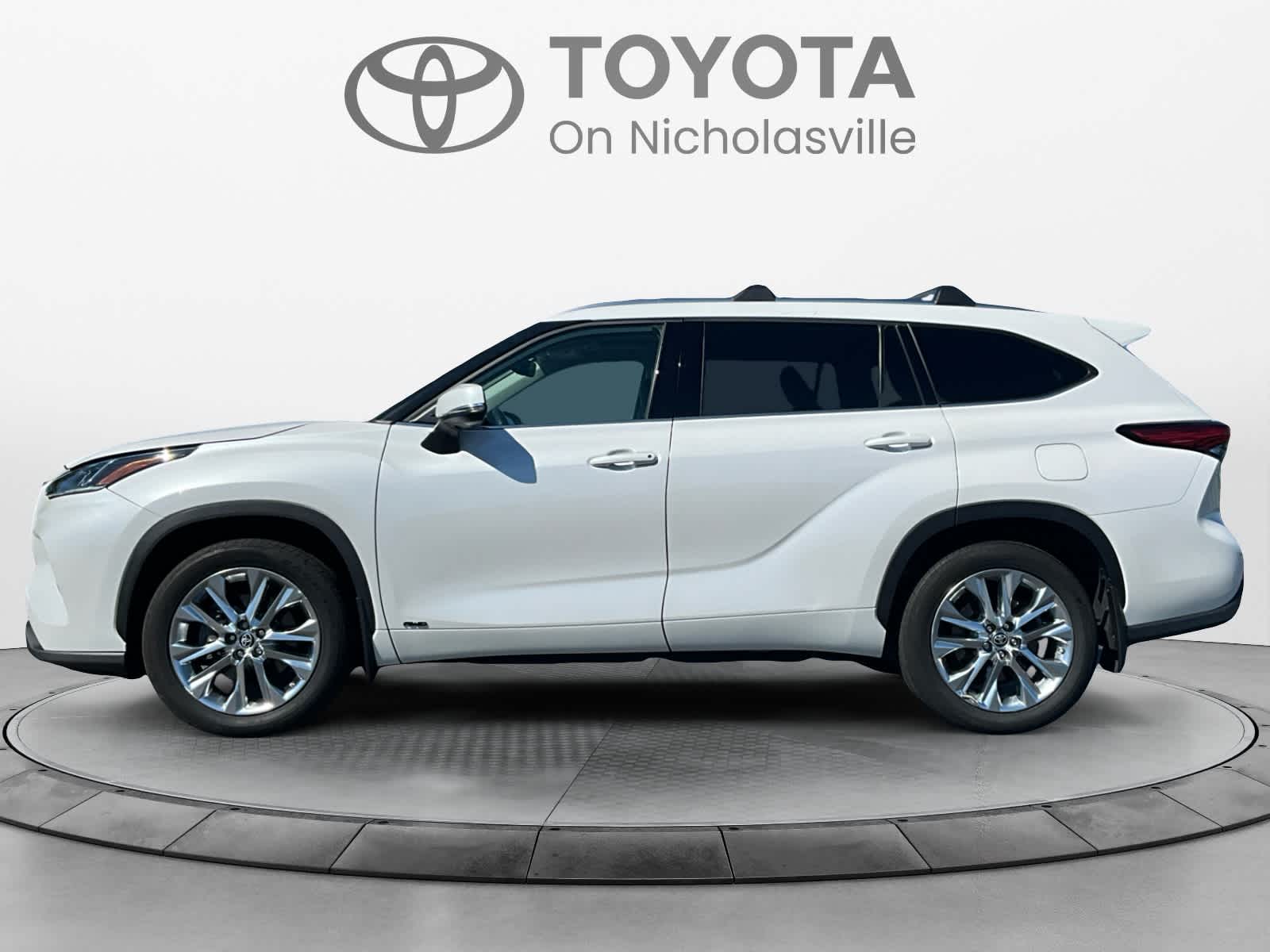 Used 2023 Toyota Highlander SUV