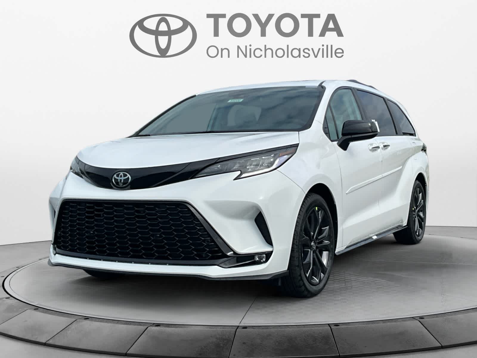 2026 Toyota Sienna XSE 7-Passenger Hybrid FWD's photo