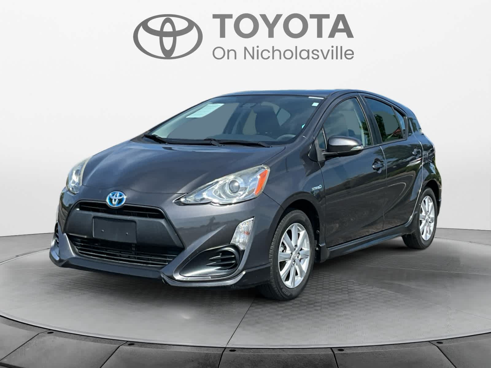 2017 Toyota Prius c Two's photo