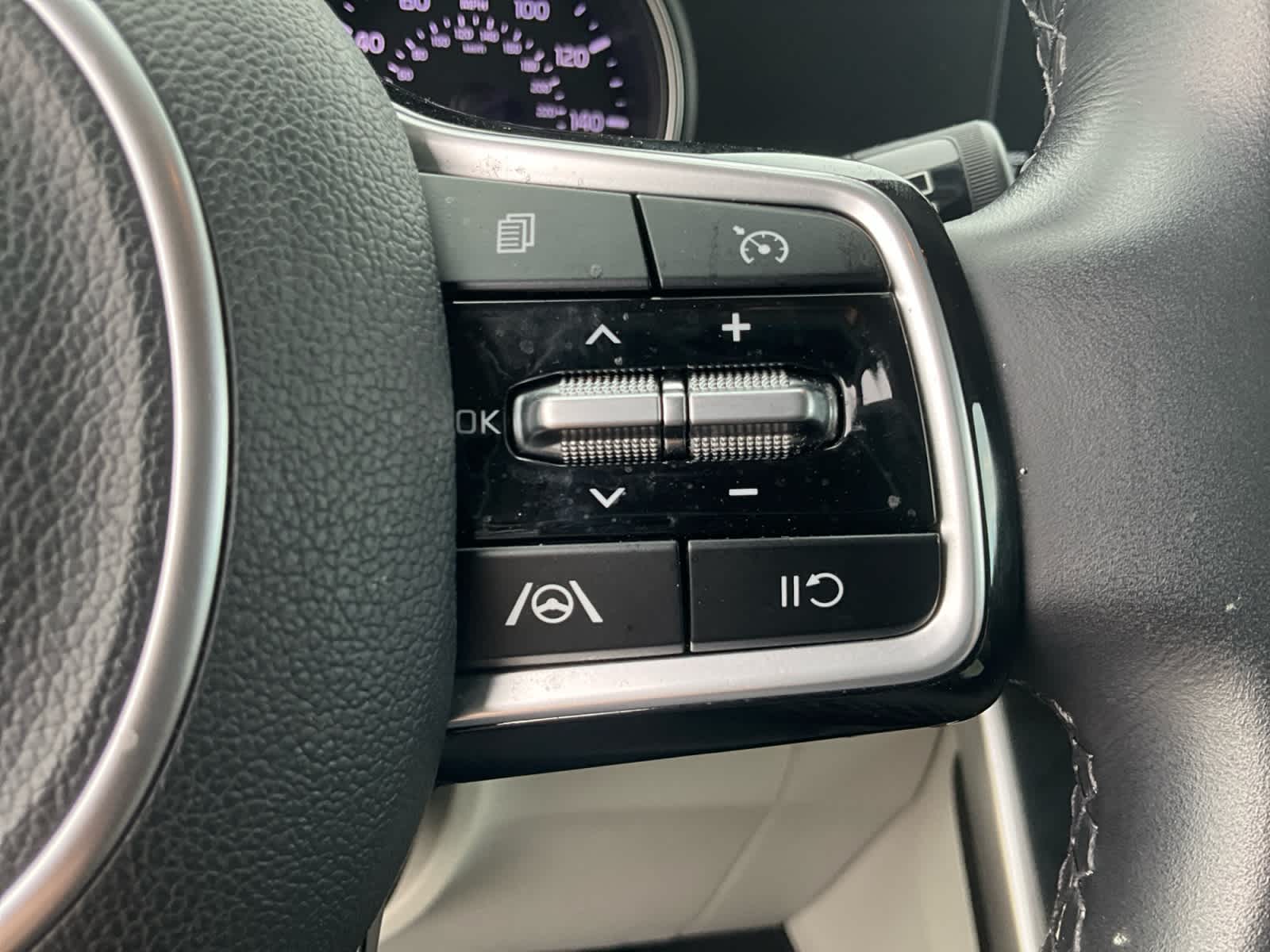 Used 2023 Kia Carnival Van
