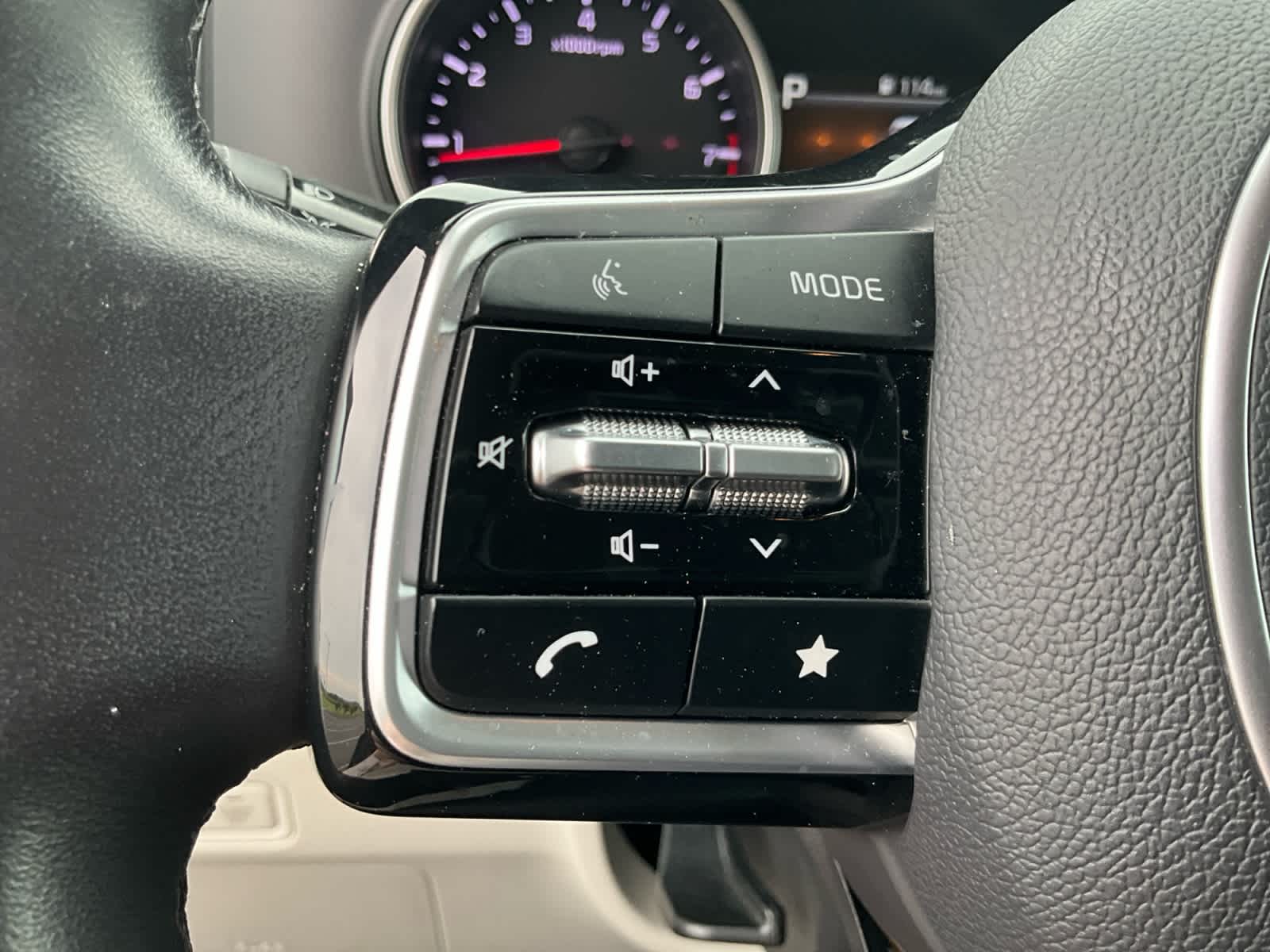 Used 2023 Kia Carnival Van