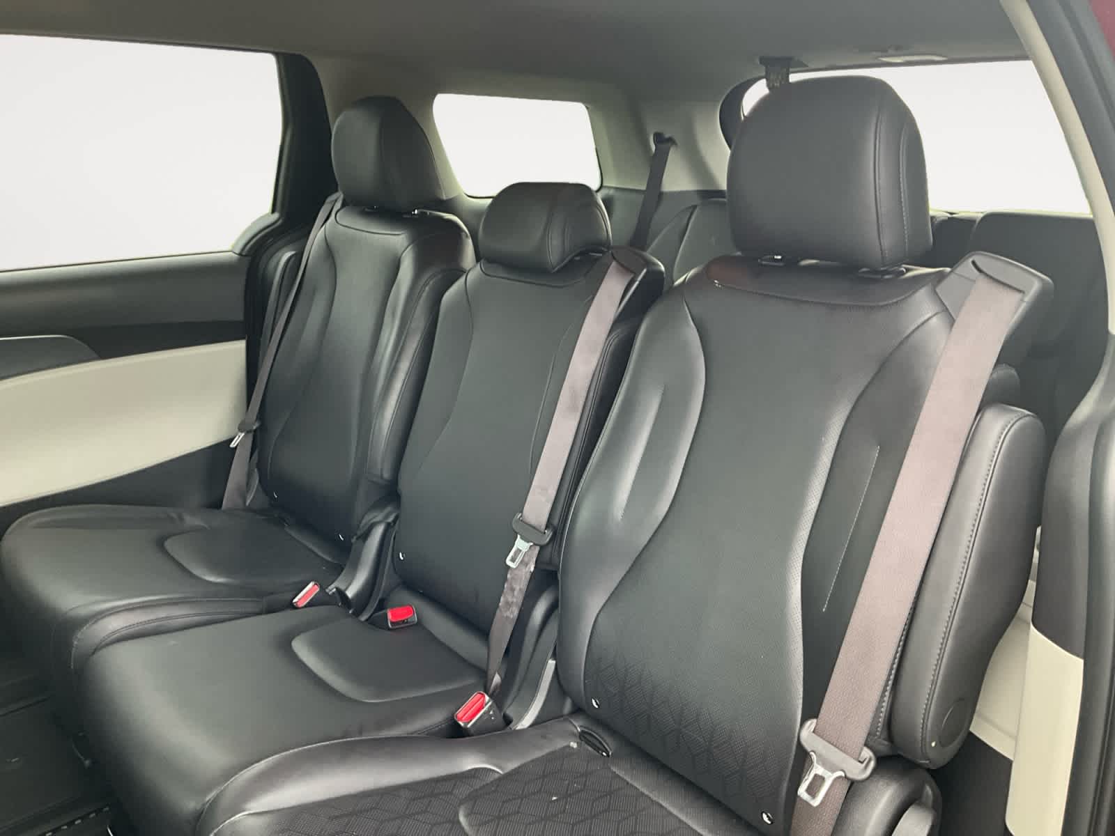 Used 2023 Kia Carnival Van