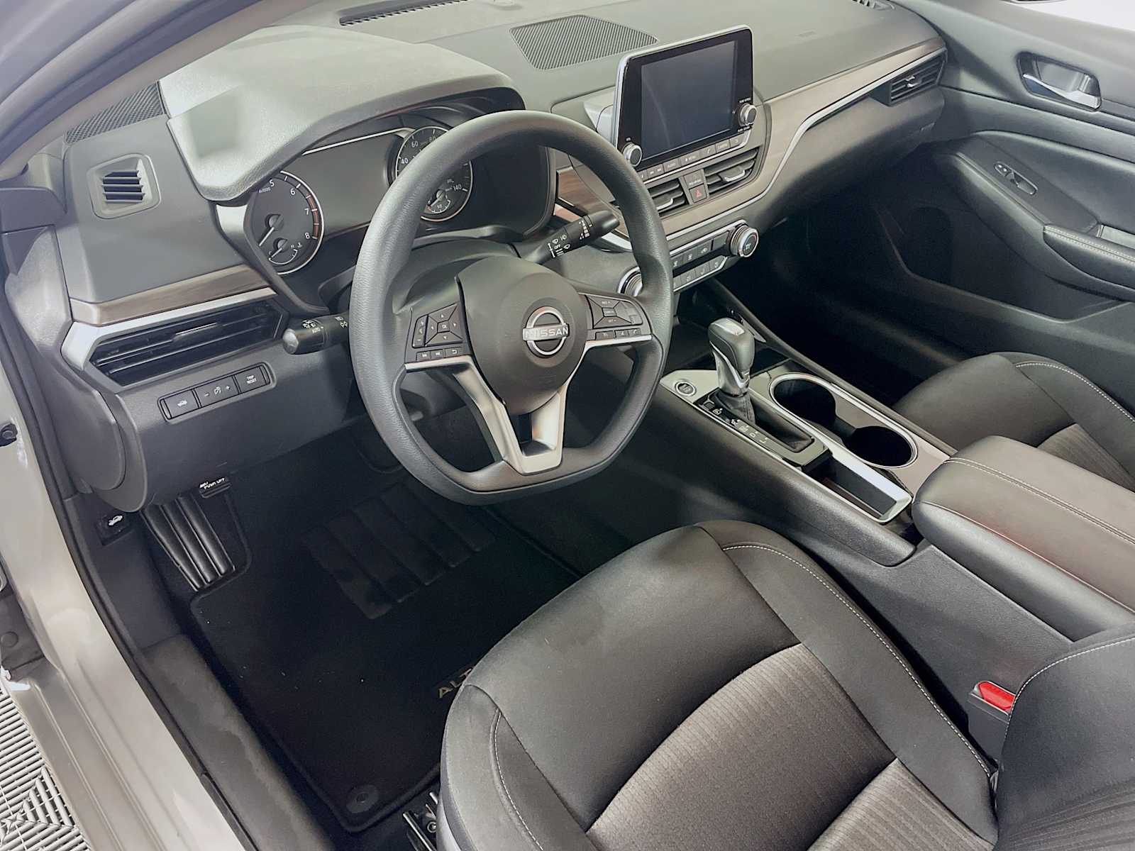 View vehicle photo 7