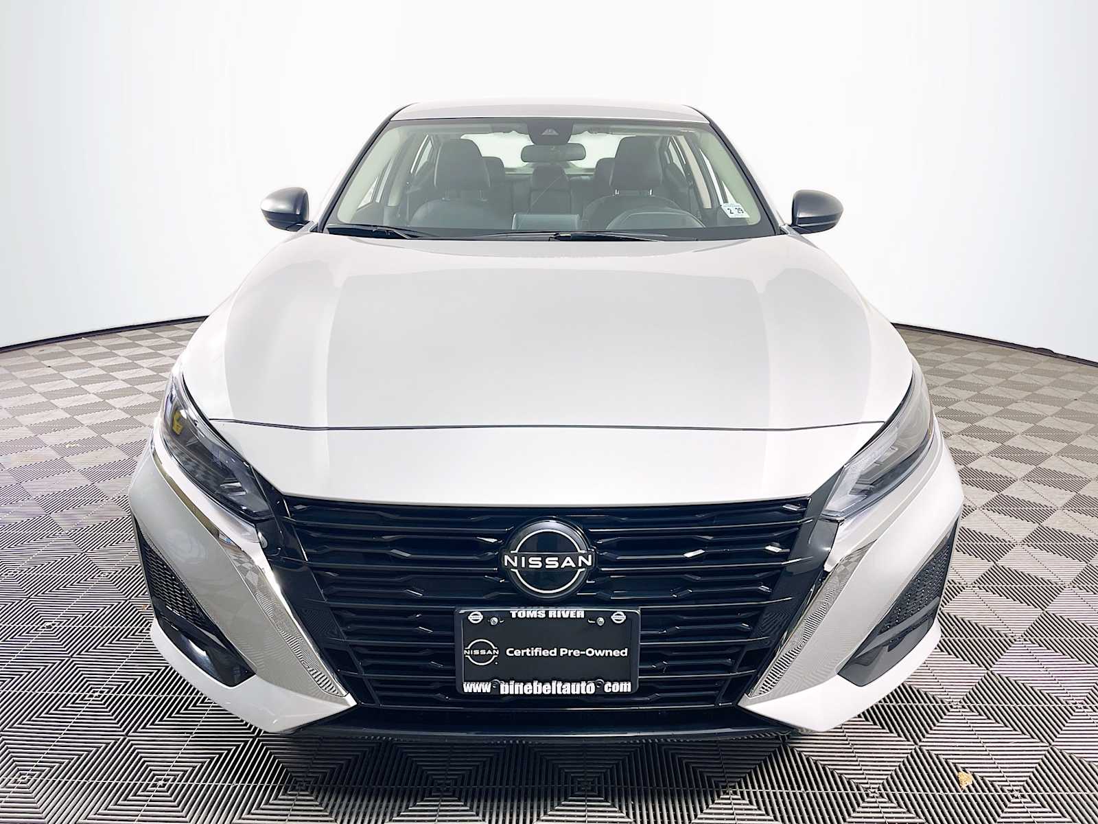 View vehicle photo 2