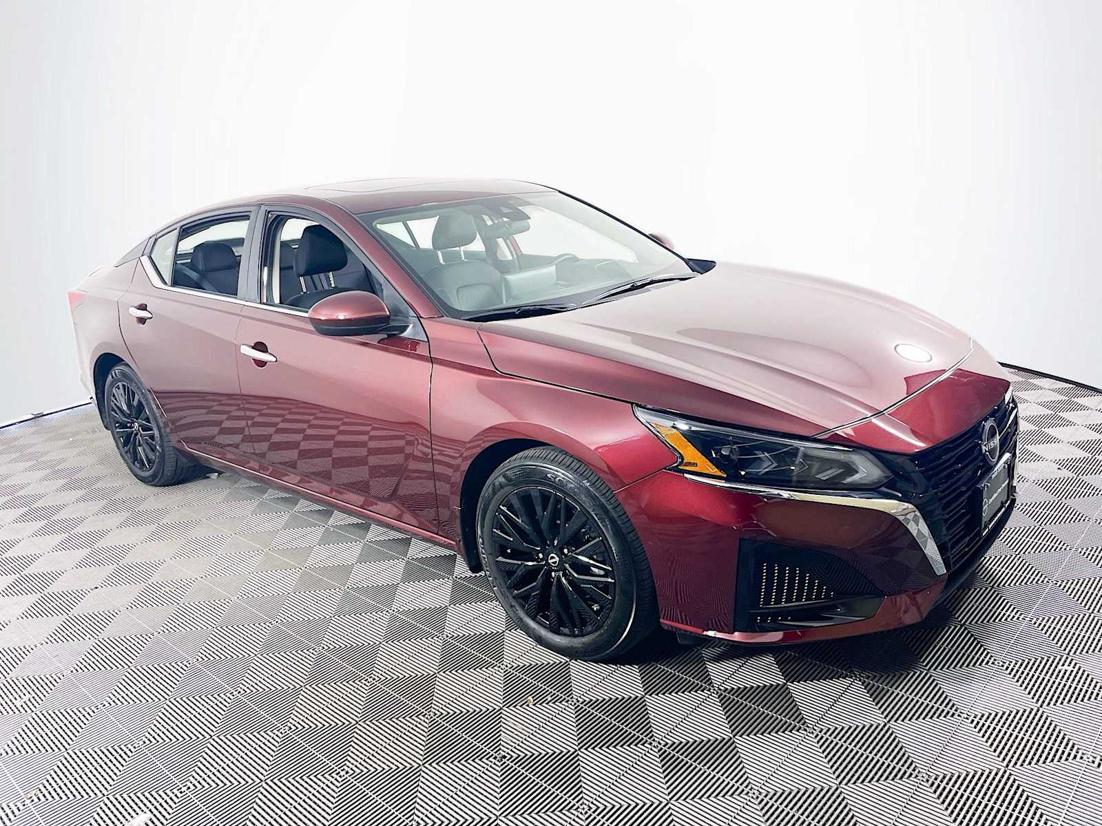 View vehicle photo 3