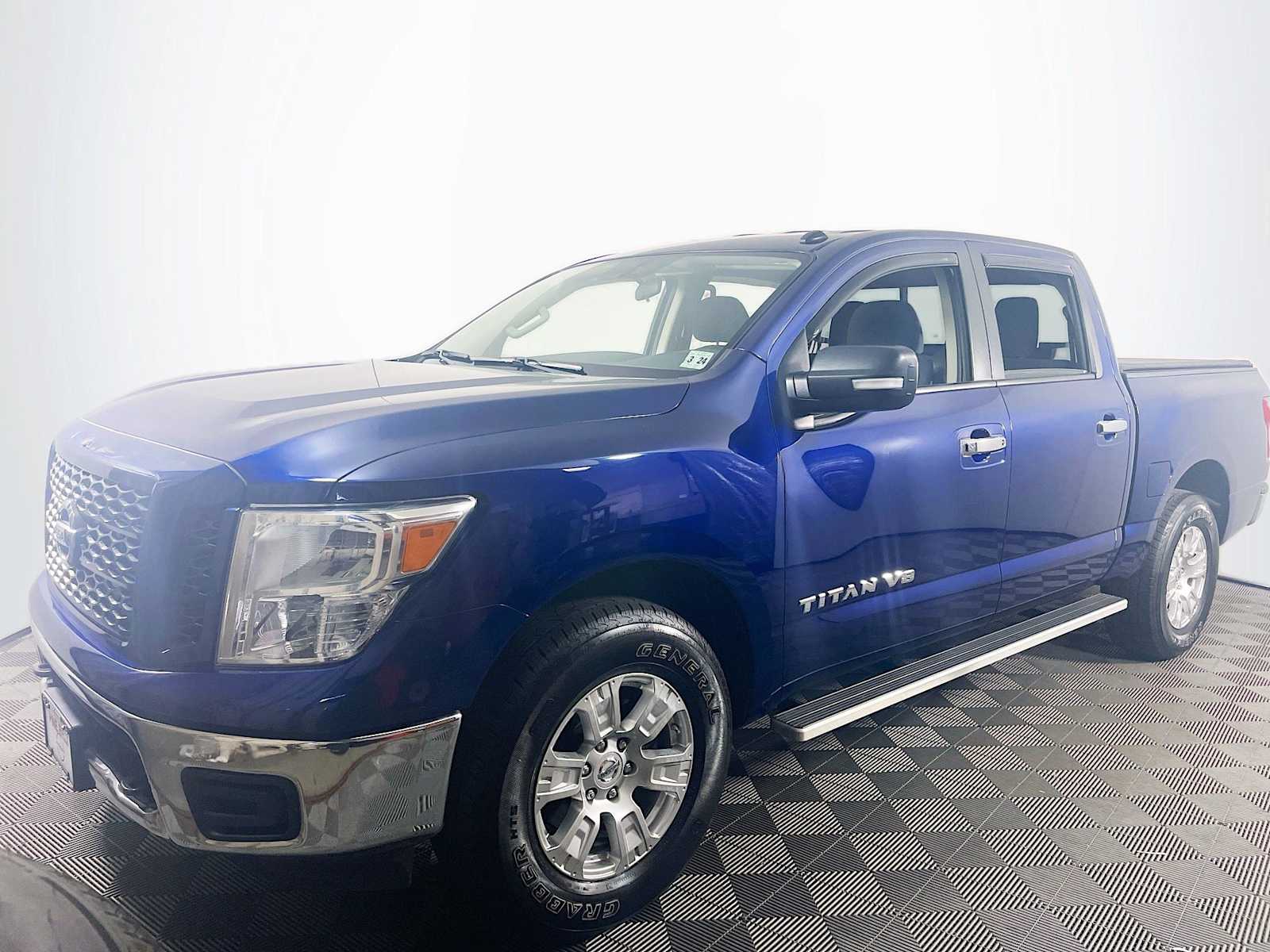 Deep Blue Pearl Metallic 2019 Nissan Titan Pickup Truck Four-Wheel Drive 7-Speed Automatic
