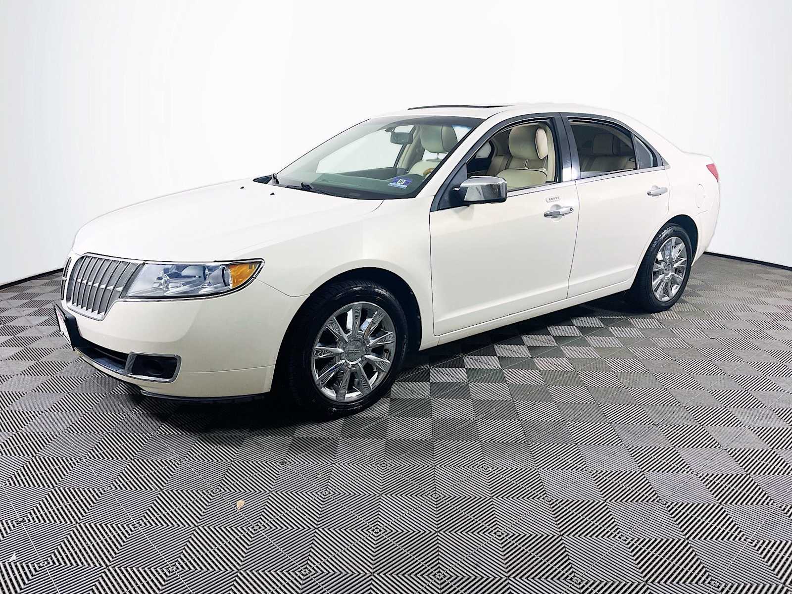 Crystal Champagne Metallic Tri-Coat 2012 Lincoln MKZ FWD Sedan Front-Wheel Drive 6-Speed Automatic