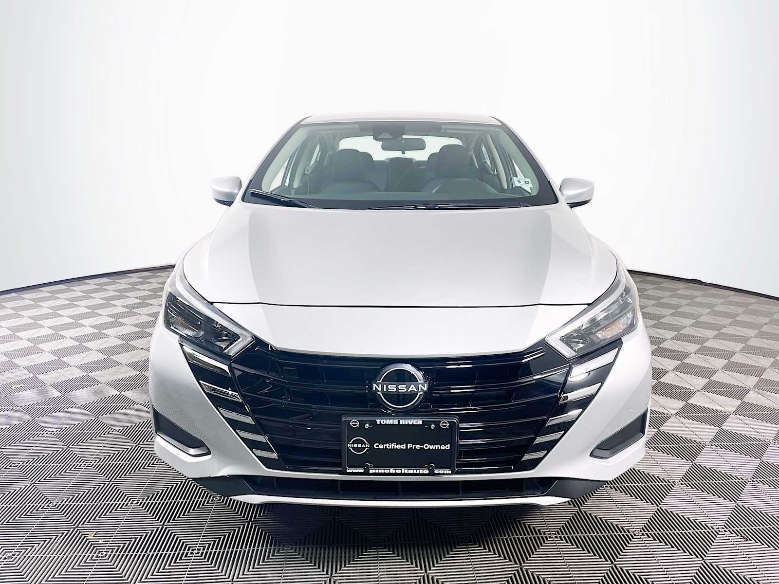 View vehicle photo 2