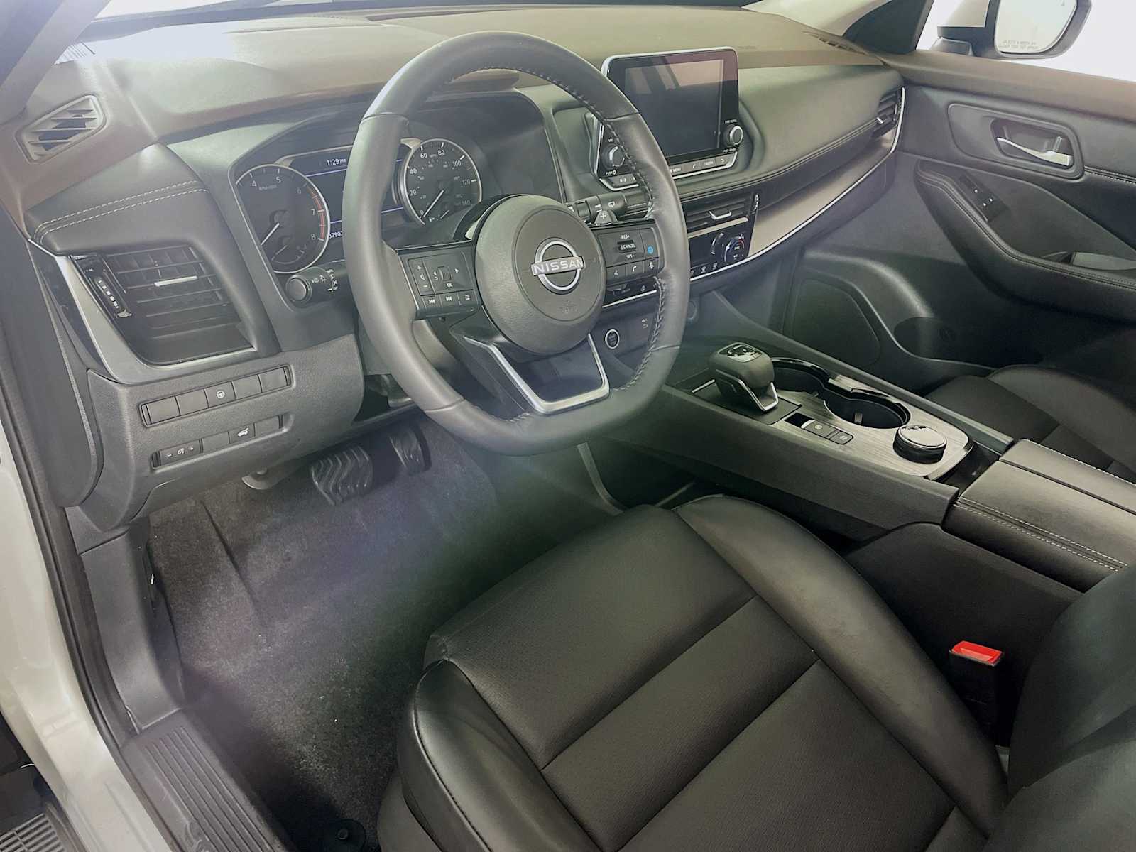 View vehicle photo 7