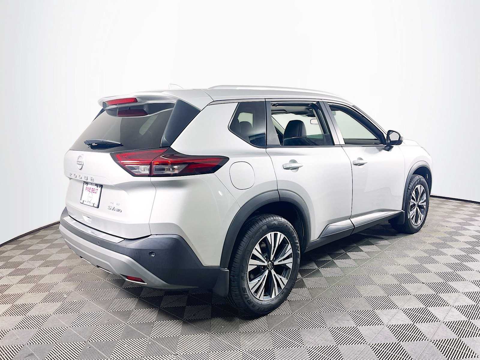 View vehicle photo 4