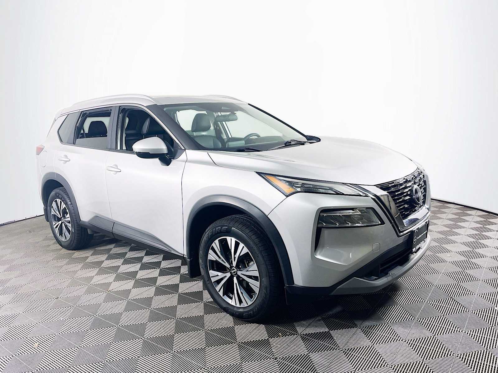 View vehicle photo 3