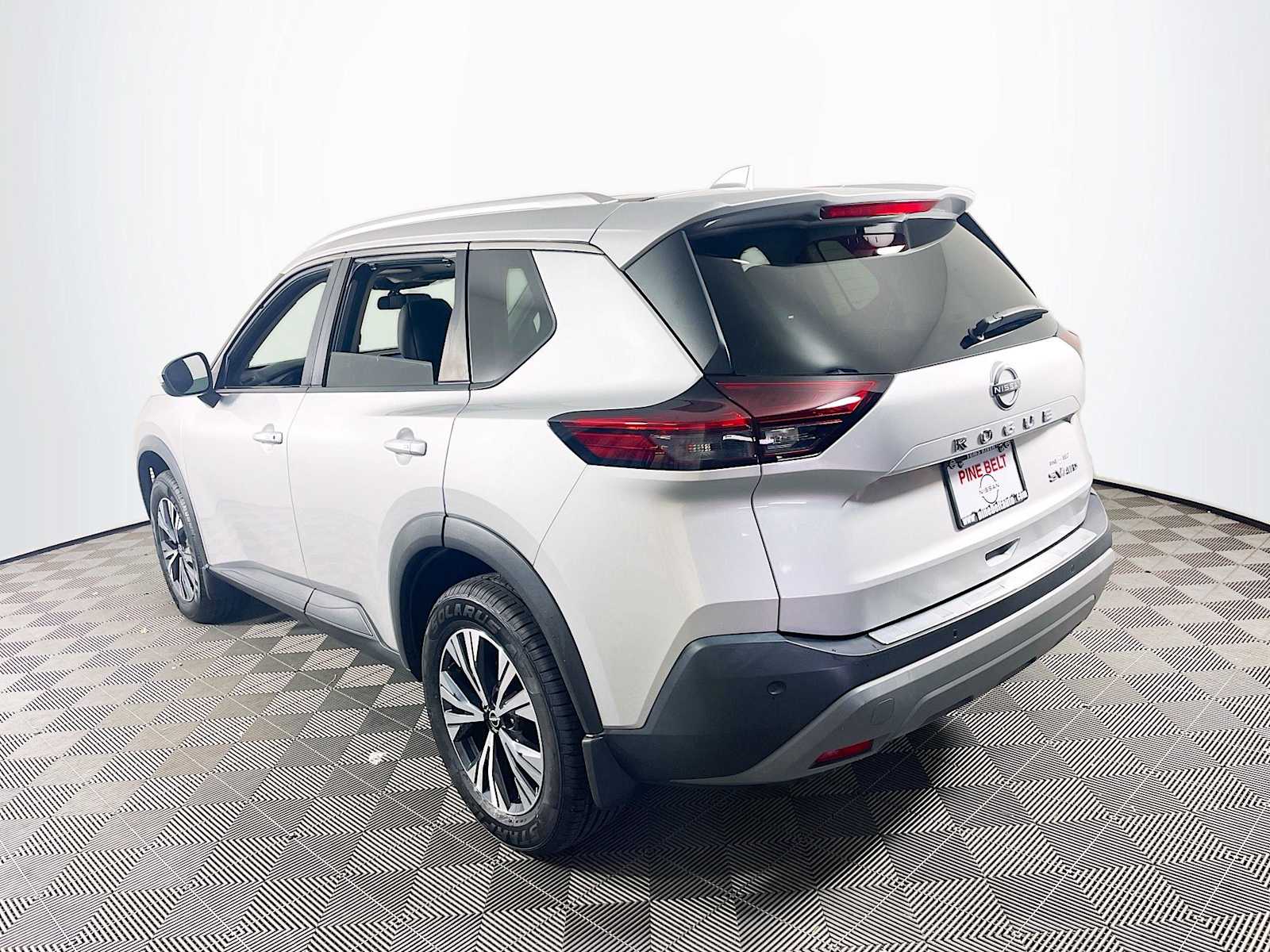 View vehicle photo 6