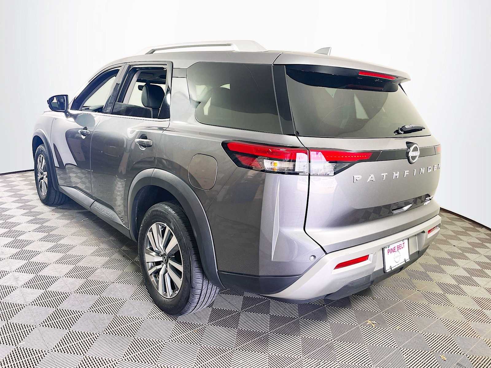 View vehicle photo 6
