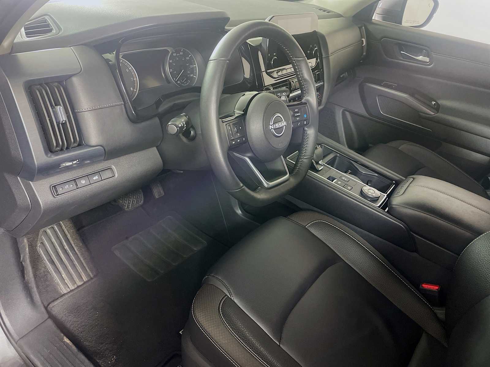 View vehicle photo 7