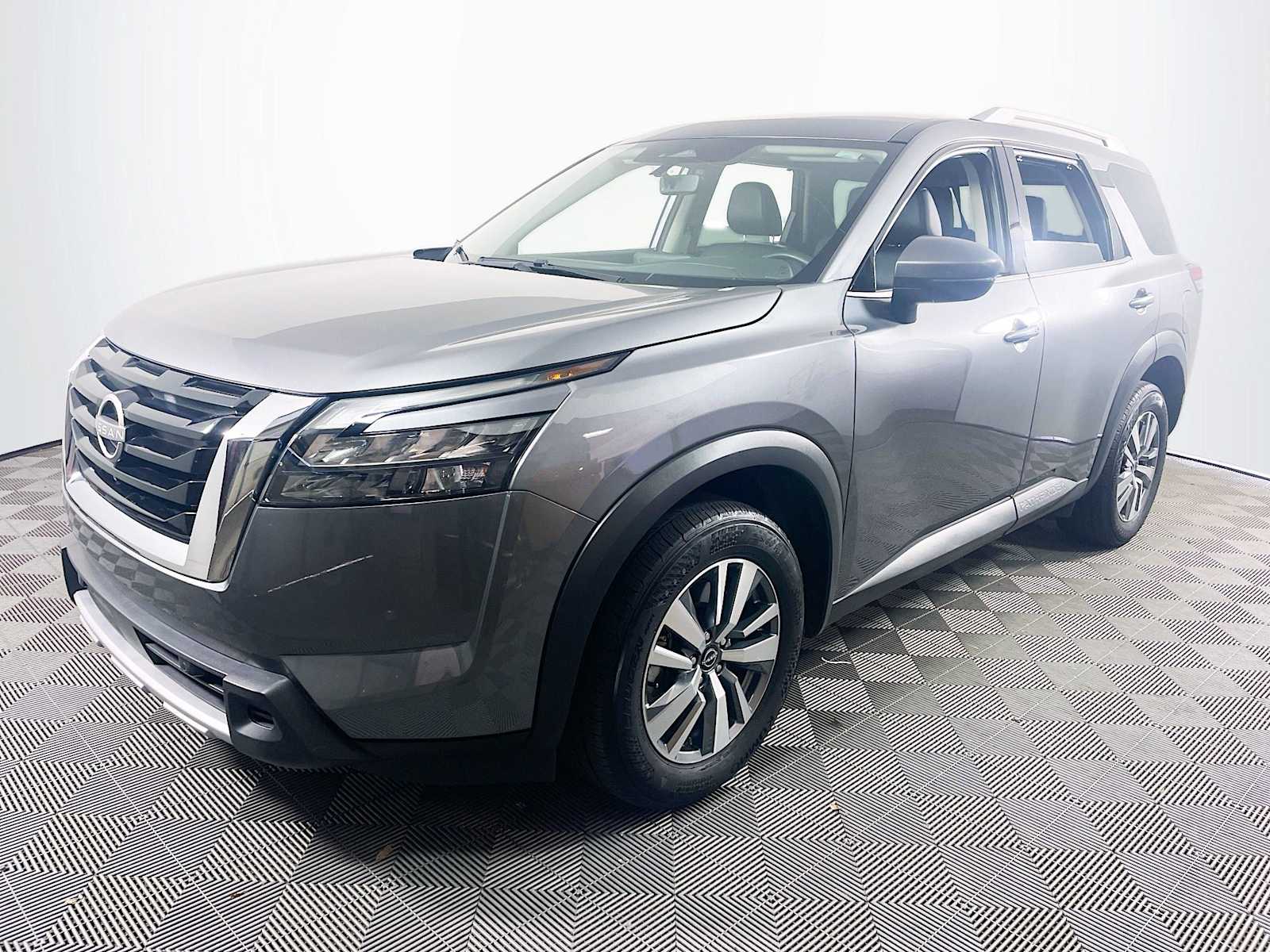 2025 Nissan Pathfinder SL 4WD