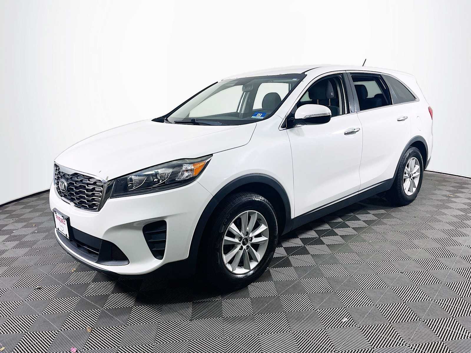 Snow White Pearl 2019 Kia Sorento SUV / Crossover Front-Wheel Drive 6-Speed Automatic