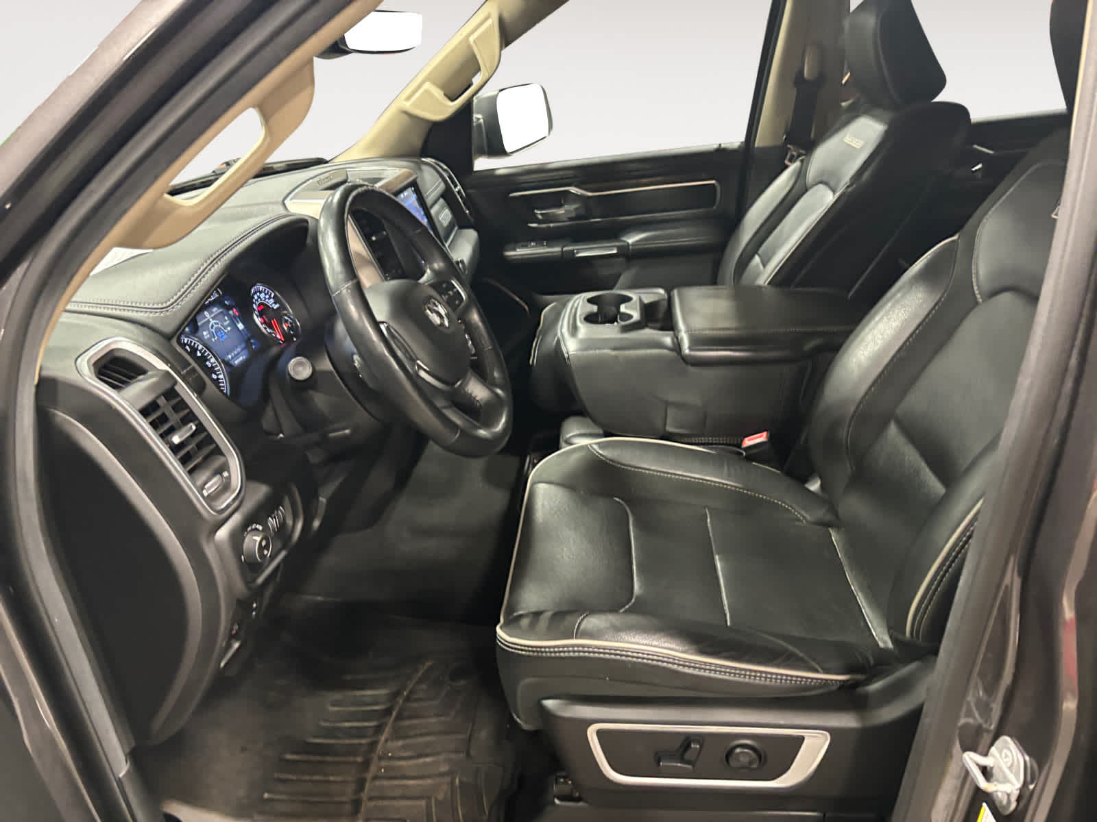 2019 Ram 1500 Laramie 4x4 Crew Cab 57 Box 10