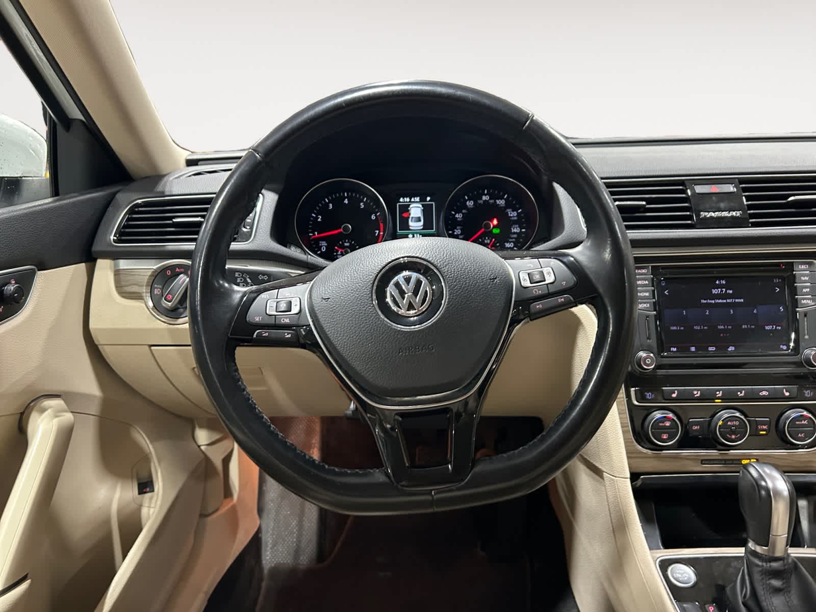 2018 Volkswagen Passat 2.0T SE 12