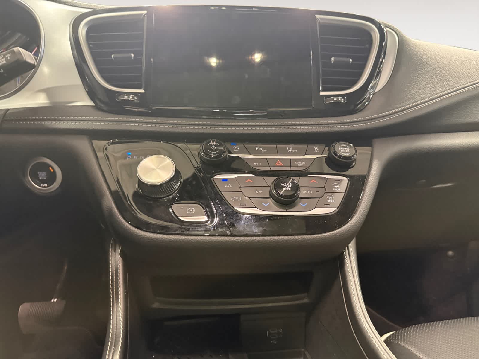 Used 2026 Chrysler Pacifica Van