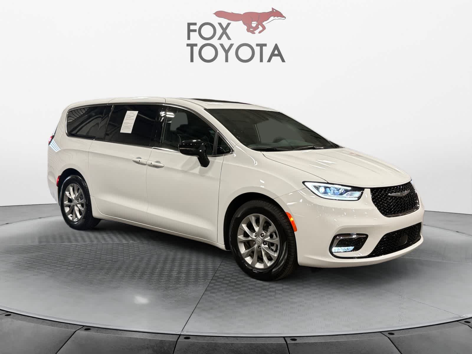 Used 2026 Chrysler Pacifica Van