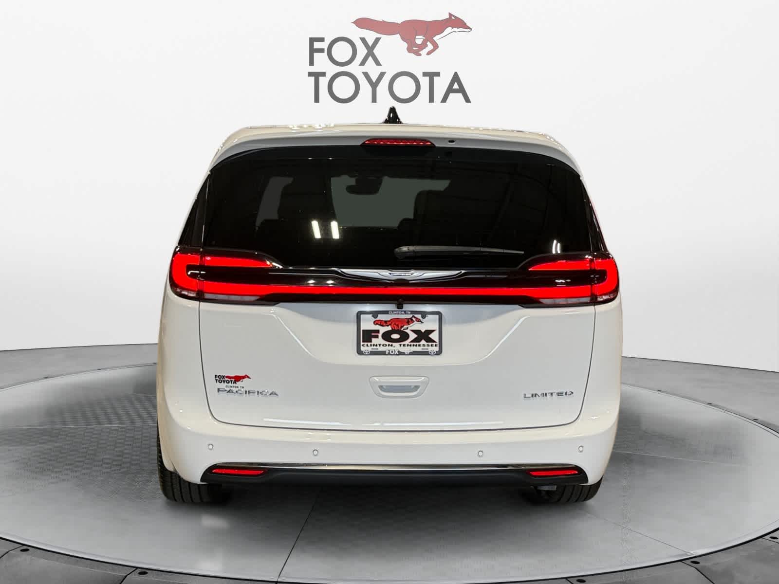 Used 2026 Chrysler Pacifica Van
