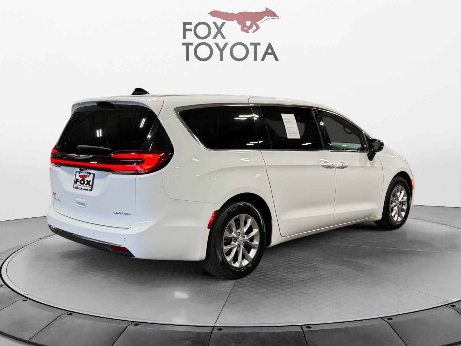 Used 2026 Chrysler Pacifica Van
