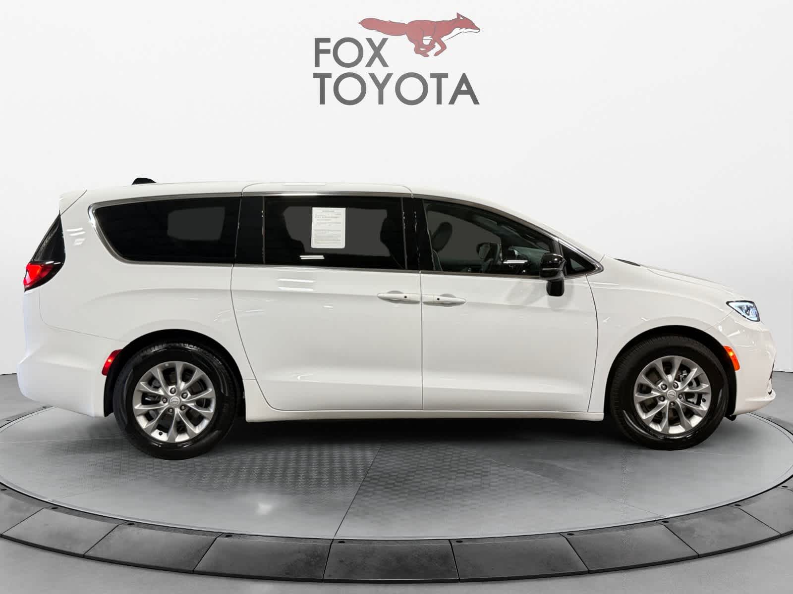 Used 2026 Chrysler Pacifica Van
