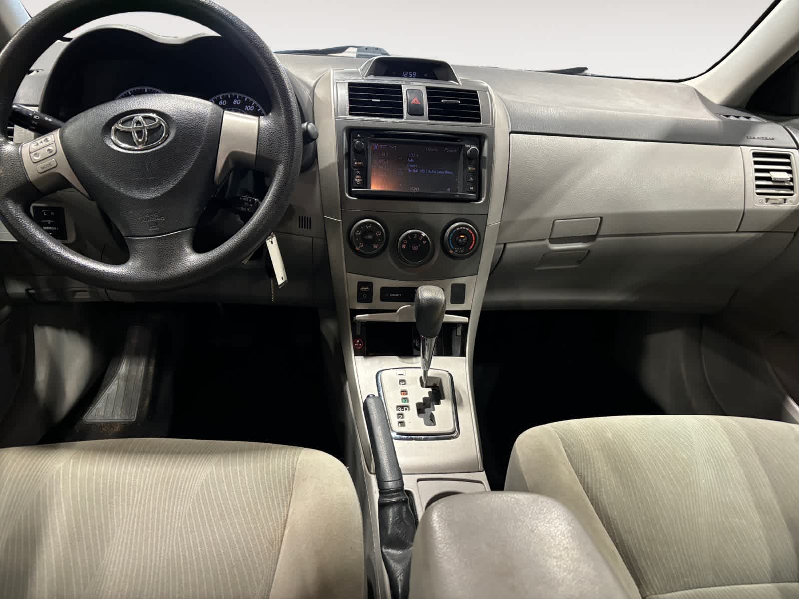 2013 Toyota Corolla LE 11