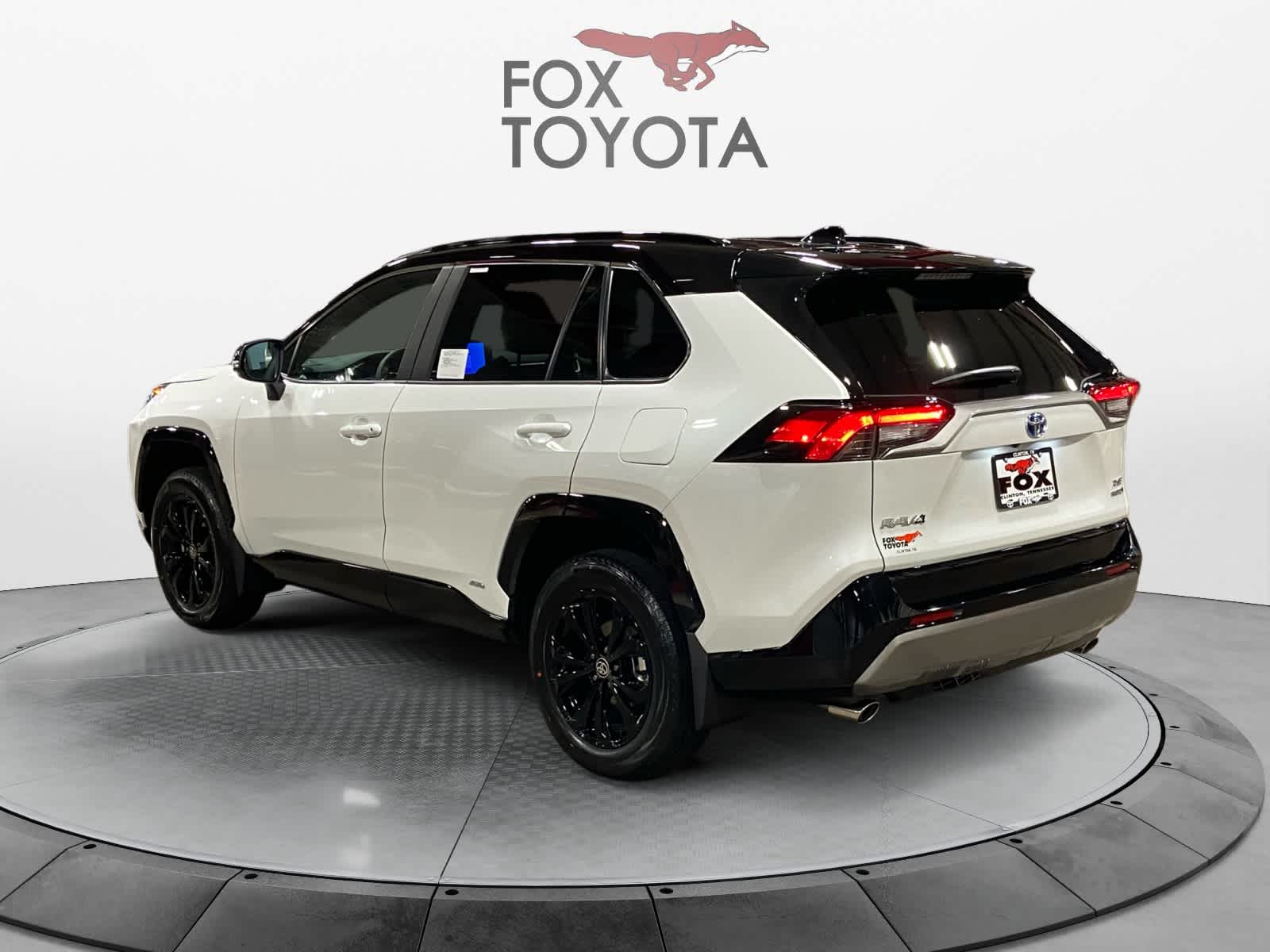 2024 Toyota RAV4 Hybrid XSE 3