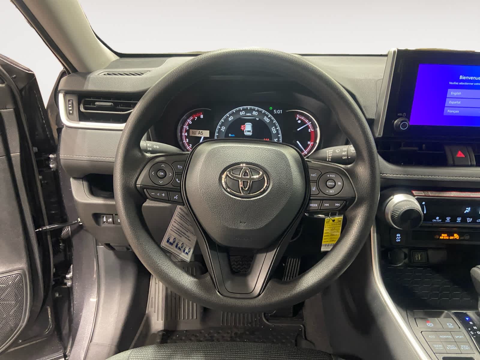 2025 Toyota RAV4 LE 12