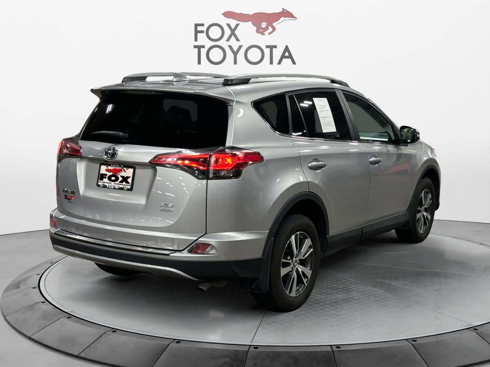 2017 Toyota RAV4 XLE 6