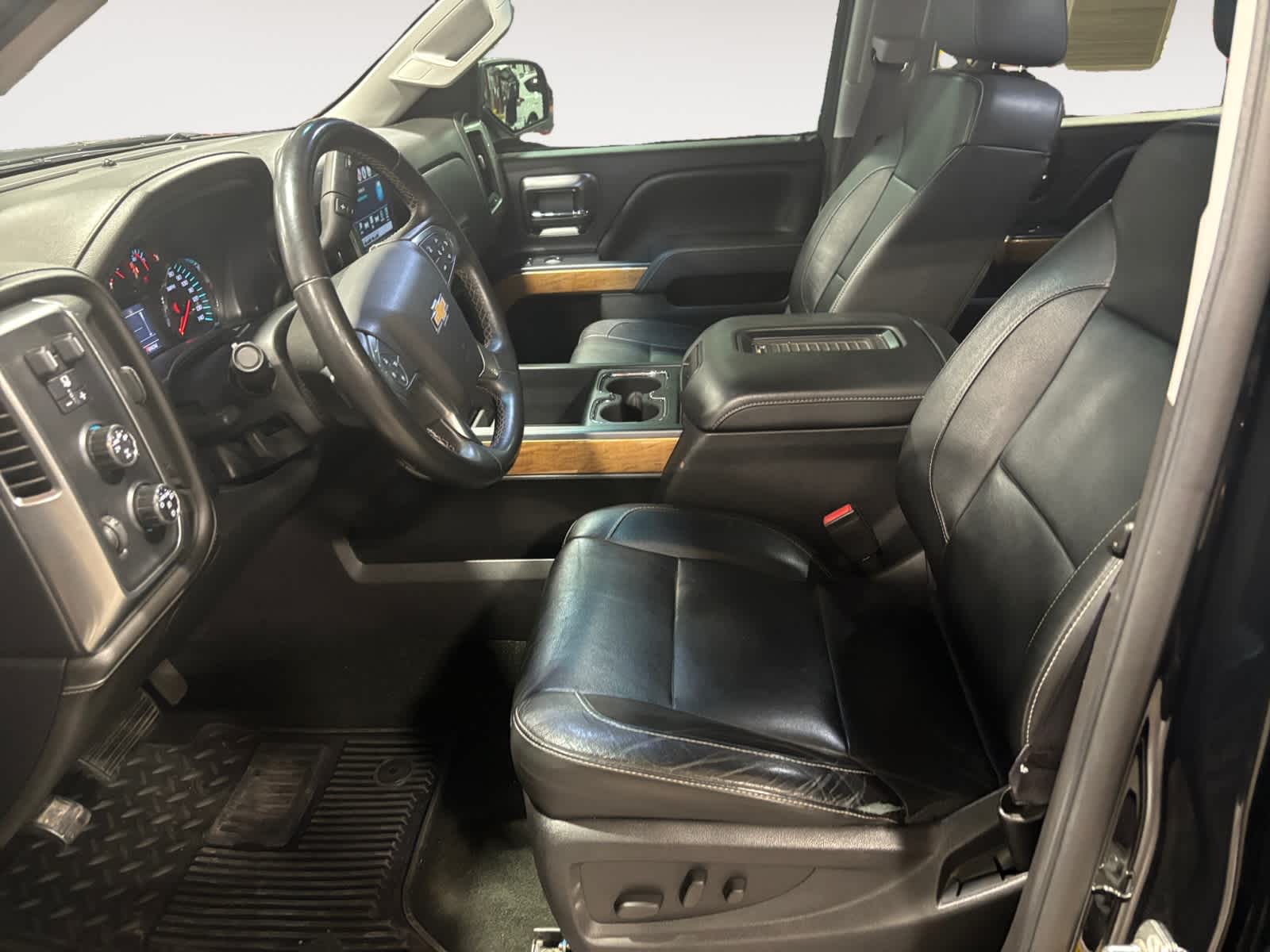 2016 Chevrolet Silverado 1500 LTZ 4WD Crew Cab 143.5 10