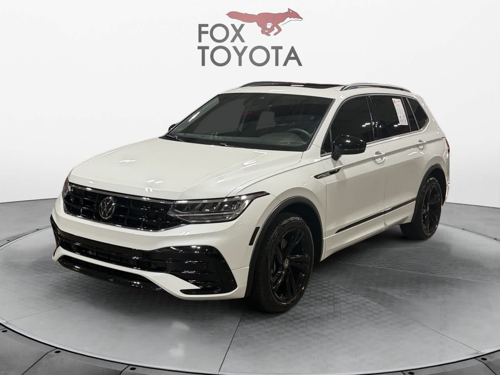 2024 Volkswagen Tiguan 2.0T SE R-Line Black's photo