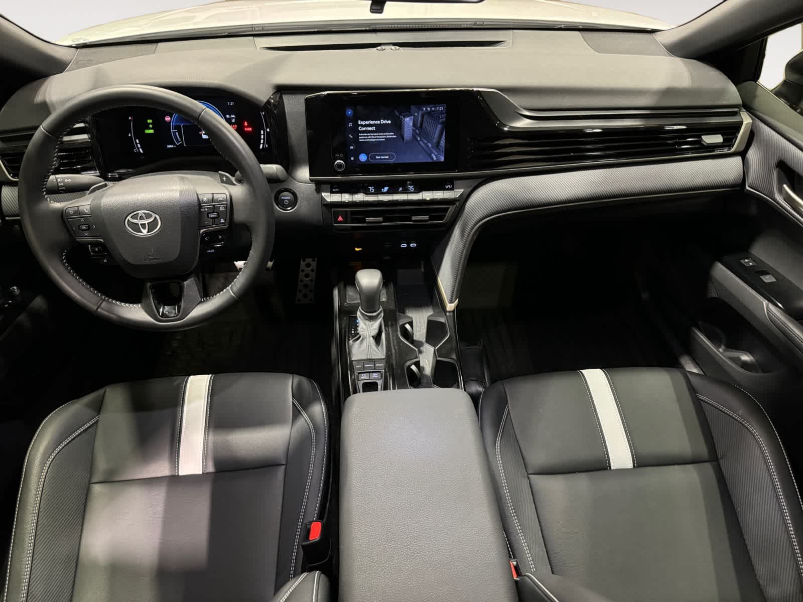 2025 Toyota Camry SE 11