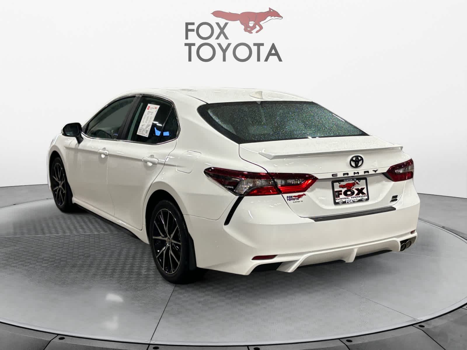 2024 Toyota Camry SE 4