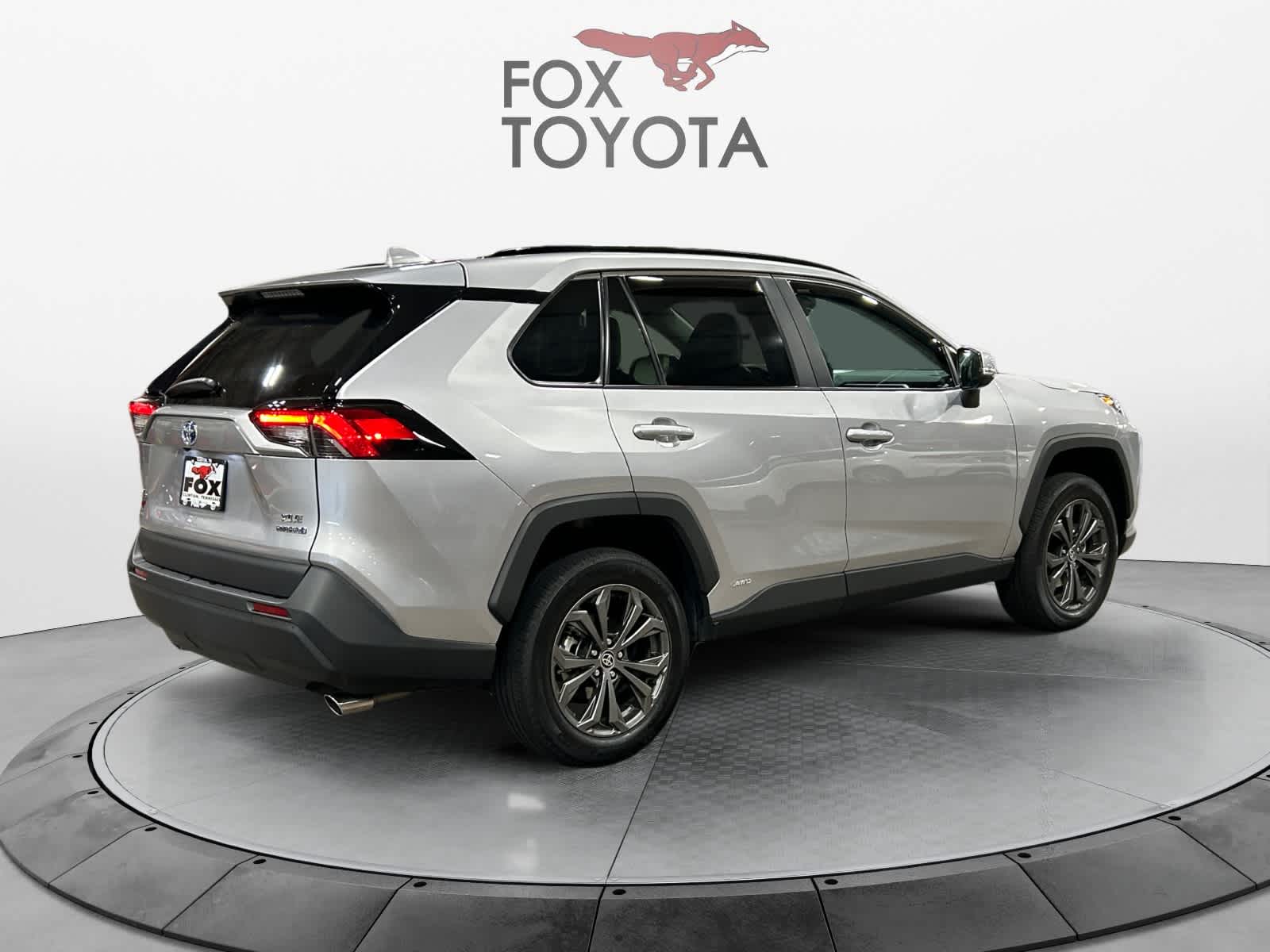 2022 Toyota RAV4 Hybrid XLE Premium 6