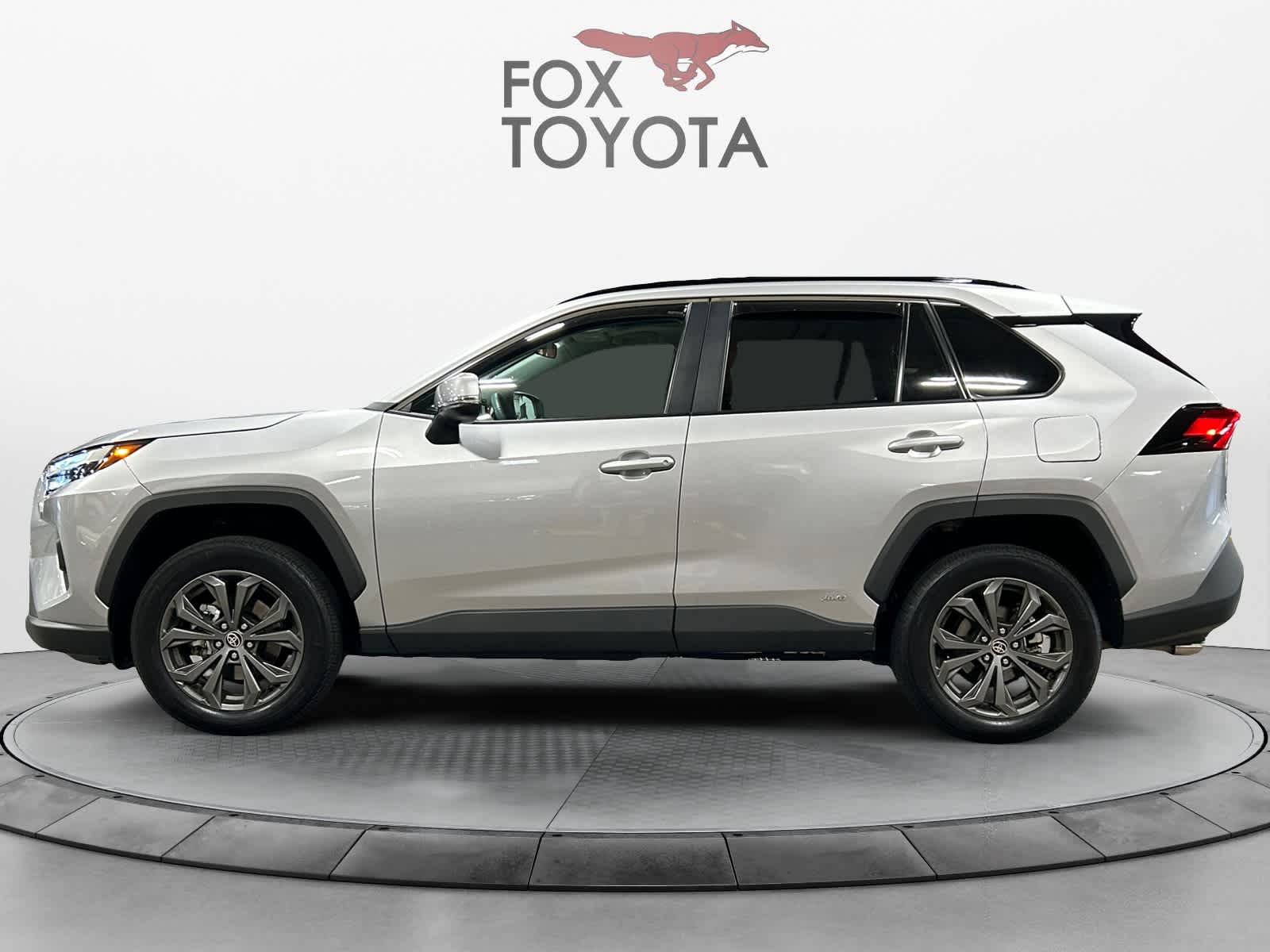 2022 Toyota RAV4 Hybrid XLE Premium 3