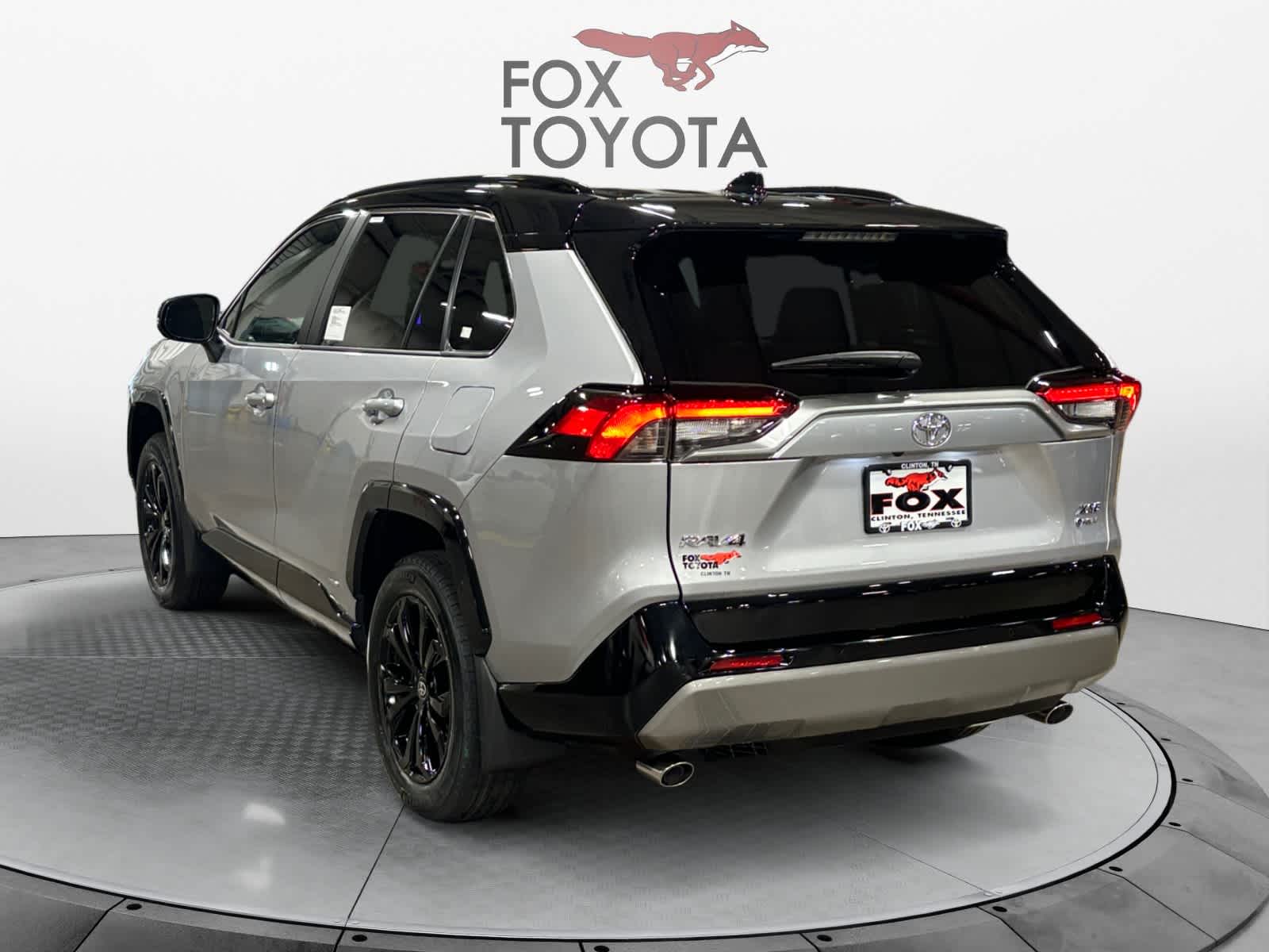 2025 Toyota RAV4 Hybrid XSE 3