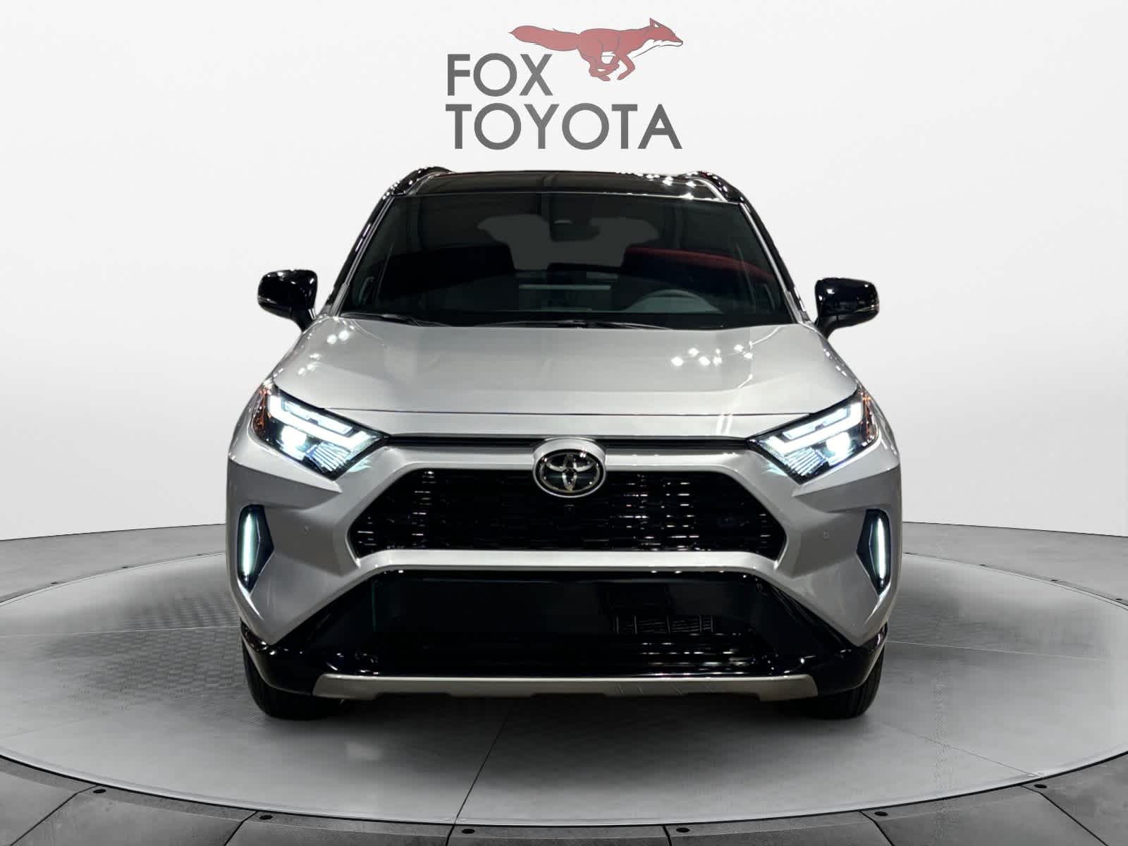 2025 Toyota RAV4 Hybrid XSE 8