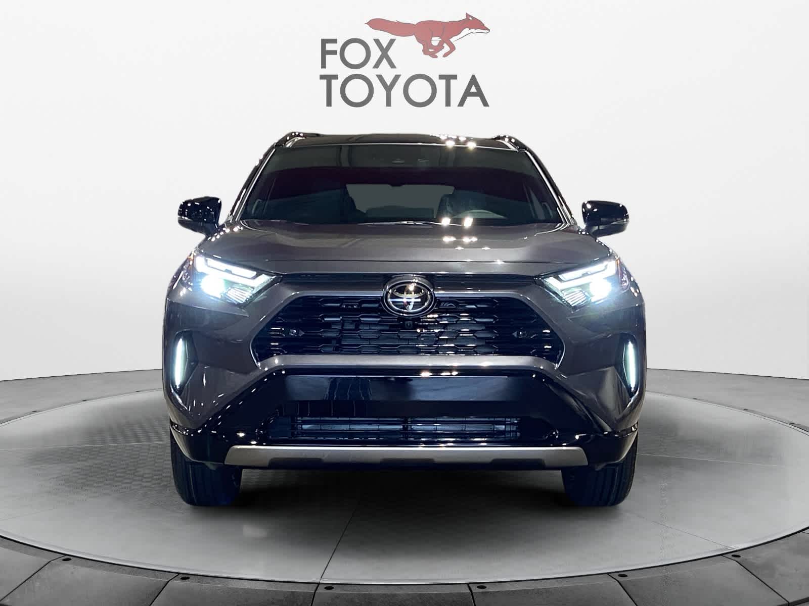 2025 Toyota RAV4 Hybrid XSE 8