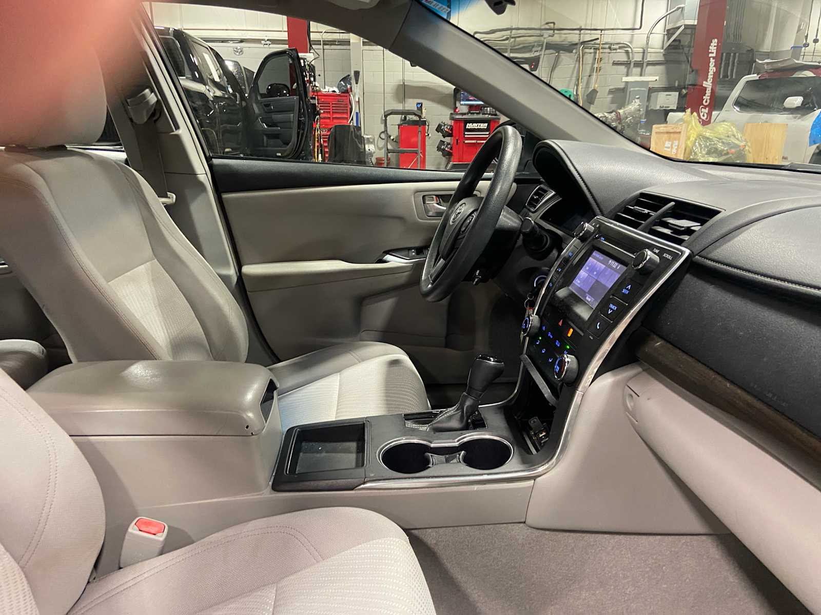 2015 Toyota Camry LE 16